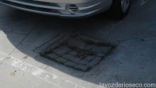 Una lectora se queja de los agujeros en un aparcamiento