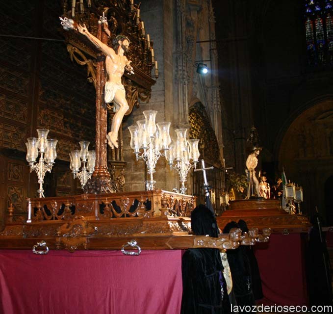 El Cristo de la Pasión y el de la Columna en la muestra de Munarco.